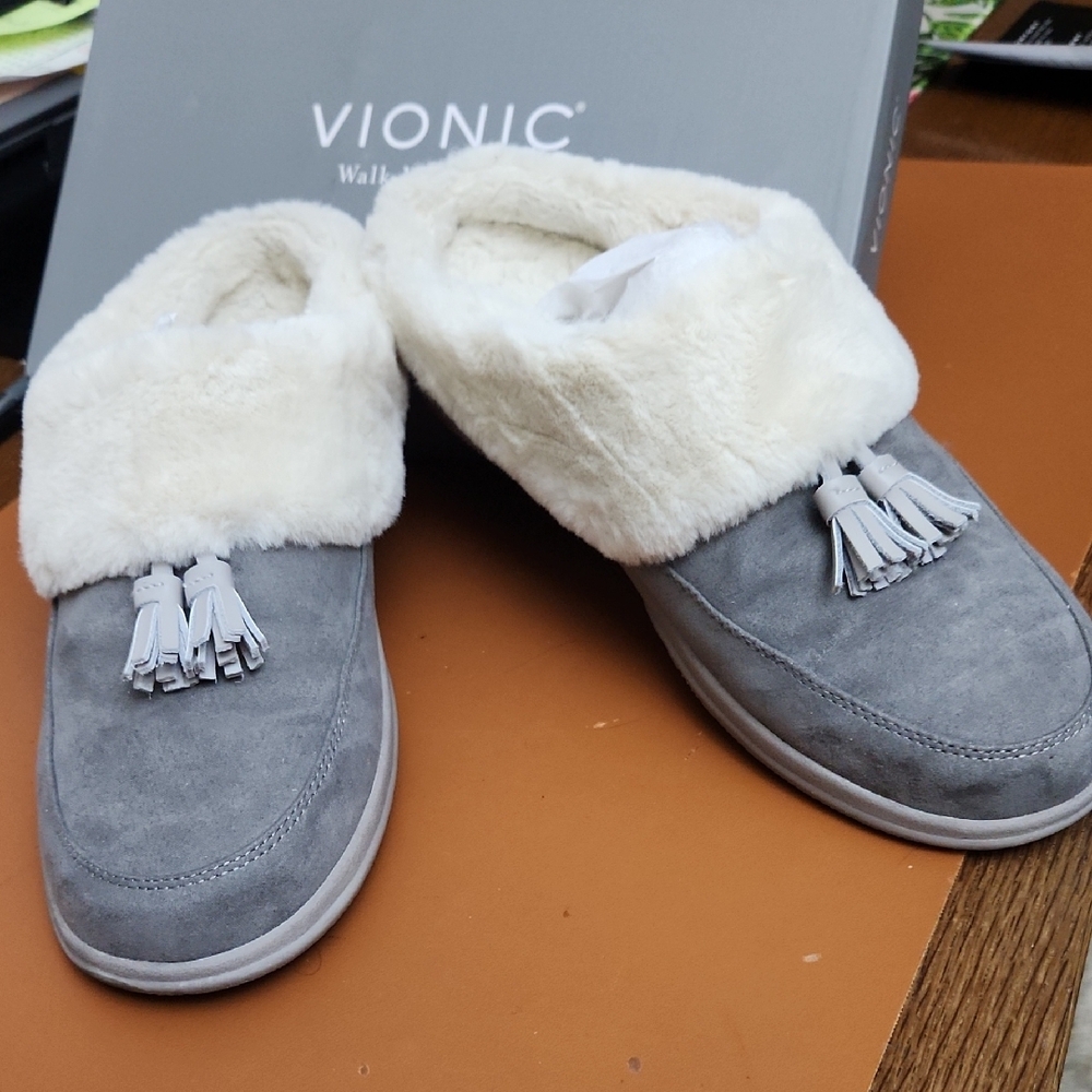 Vionic Gray and Cream Cozy Slippers